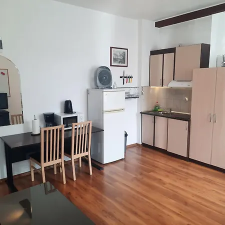 Cathlyn Apartment *
